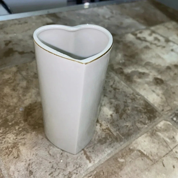 Homemade UFC Brand White Heart Shaped Vase Made in 1982 Japan with Gold Rim Rare - Picture 5 of 13